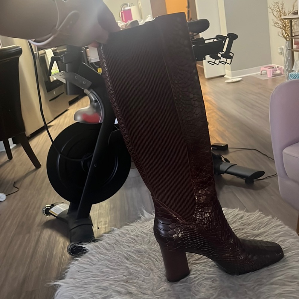 Donald Pliner size 5 boots never worn